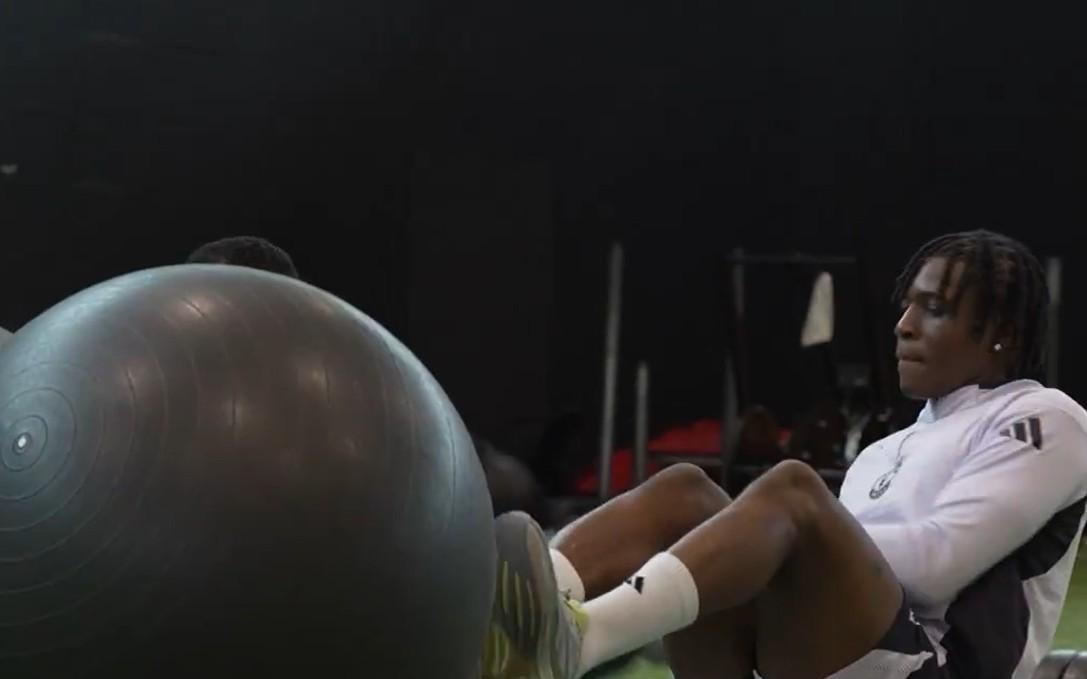 曼联官方：多古正在努力进行恢复训练