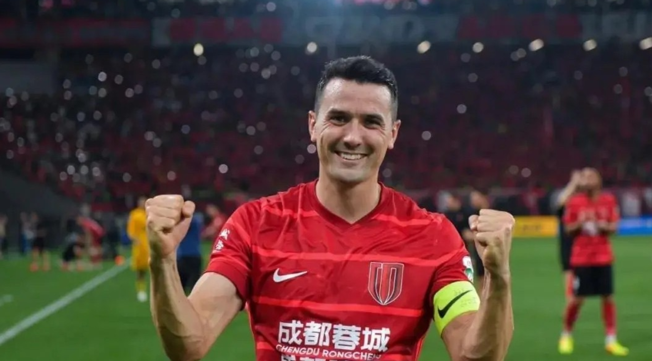 周定洋如果来上海海港，穆帅的中场做加法有望中超四连冠