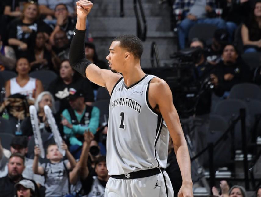 文班谈绝杀：感觉非常刺激，季后赛来临