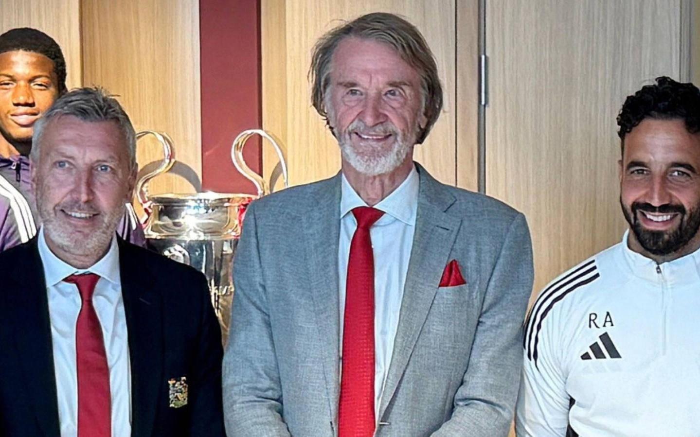 记者：威尔科克斯批评阿莫林战术，还说他的资历不如其他教练