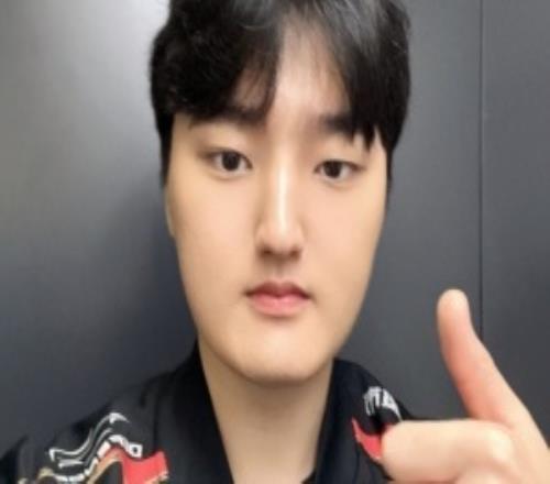 豆瓣网友爆料：T1疑似在世界赛期间接触过Peyz，考虑T1.Peyz