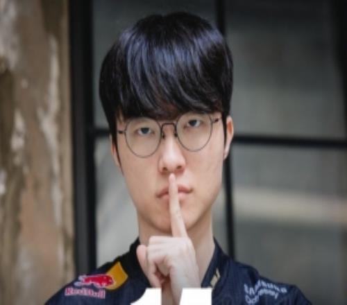 外媒统计：Faker本届世界赛共使用14个英雄，打破此项记录