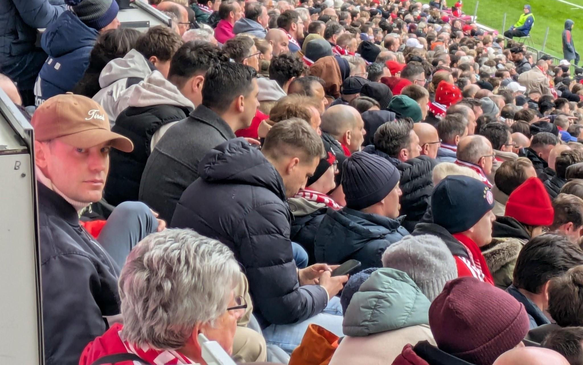 记者：诺伊尔现场观战拜仁vs柏林联合，其将在国际比赛日后回归