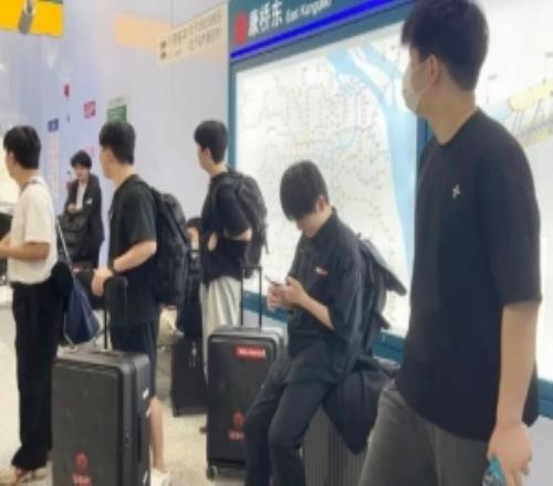 TES分享出发视频：家人们今天出发北京咯