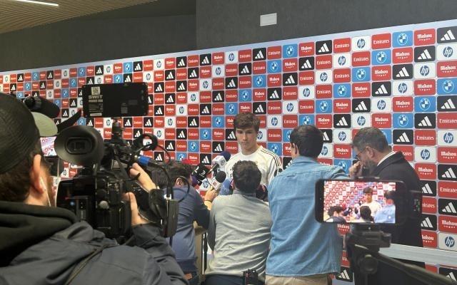 【现场】贡萨洛戴帽伯纳乌嗨翻皇马迎来酣畅大胜