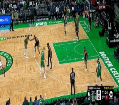 FMVP!杰伦布朗三分2连击率队占据场上主动