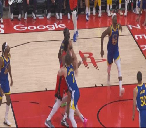 追梦：我想挡住阿门不知道他怎么就到了巴特勒的腿下面