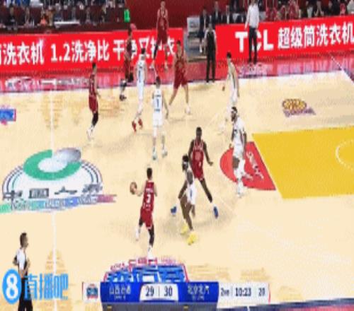 NBA级别的隔扣曾凡博快攻霸王踏步弹射起飞滑翔暴力劈扣