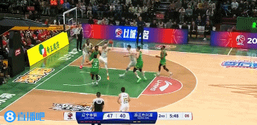 追到差1分!朱俊龙翻身压哨中投+胡金秋补篮+小布朗后仰中投!