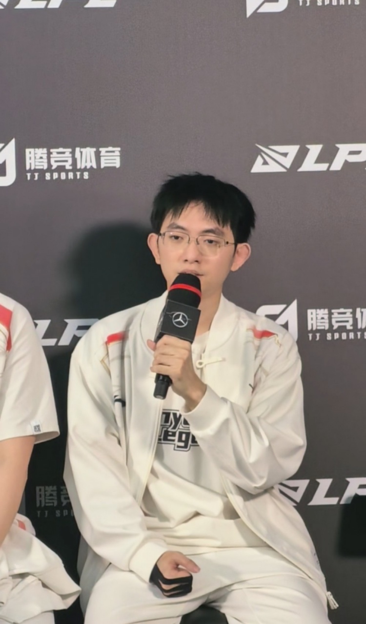 打过才有发言权!圣枪哥:如果不选优势对线跟姜哥打对线很吃力