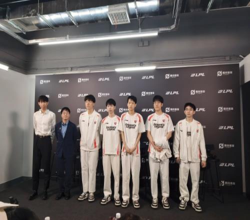 AL赛后群访教练:对阵TES时是全新的版本要花更多时间摸索适应