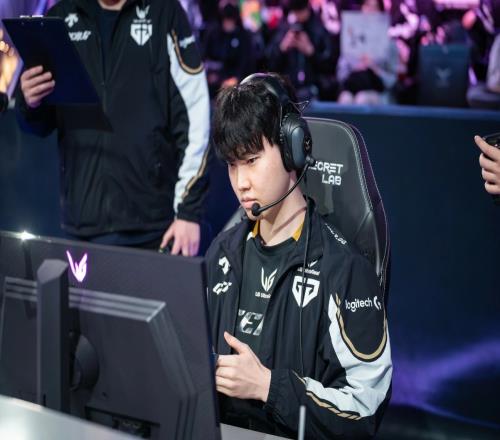Chovy:我以前岩雀玩得不好,请粉丝们仔细观察找不同
