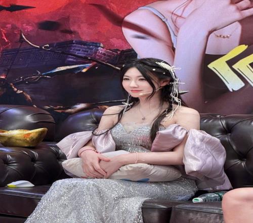 小苍晒照:圆润了一圈的小苍