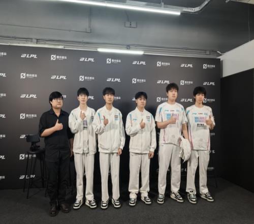 BLG赛后群访Bin:新版本虫子延后换线简单地图改的很好看很舒服