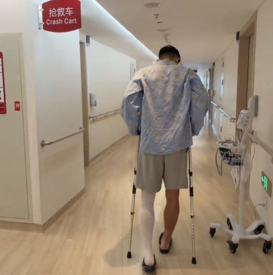 胡睿宝社媒:伤后坚持了两个多月必须手术了,希望以最好状态回归