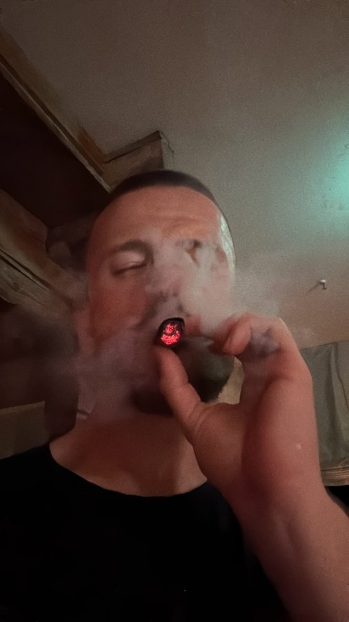 冠军的滋味!戴尔社媒晒抽雪茄,庆祝职业生涯首冠
