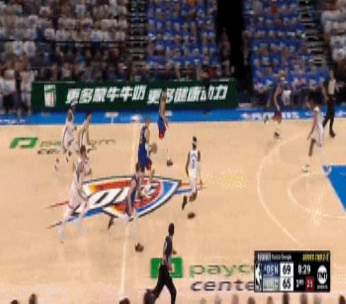 来了来了!贾马尔穆雷连续神仙球2记三分+压哨强投连得8分