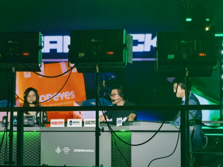 他来了!知名体育解说徐静雨做客英雄亚冠ACL决赛DotA2项目评论席