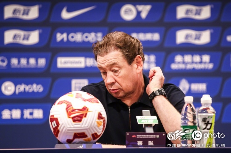 斯卢茨基:今天让我觉得印象最深刻的还是主场大连球迷