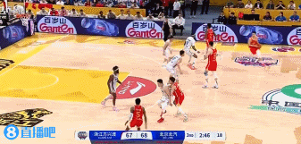 埋下隐患!朱俊龙篮板推人三节未结束已经个人第五犯