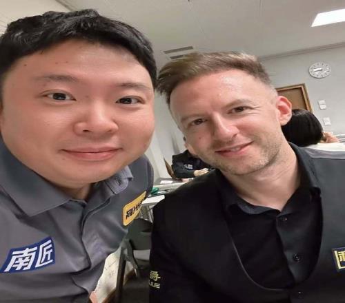 “追星”成功!张安达与众多斯诺克巨星合照,马叔再现拳击动作