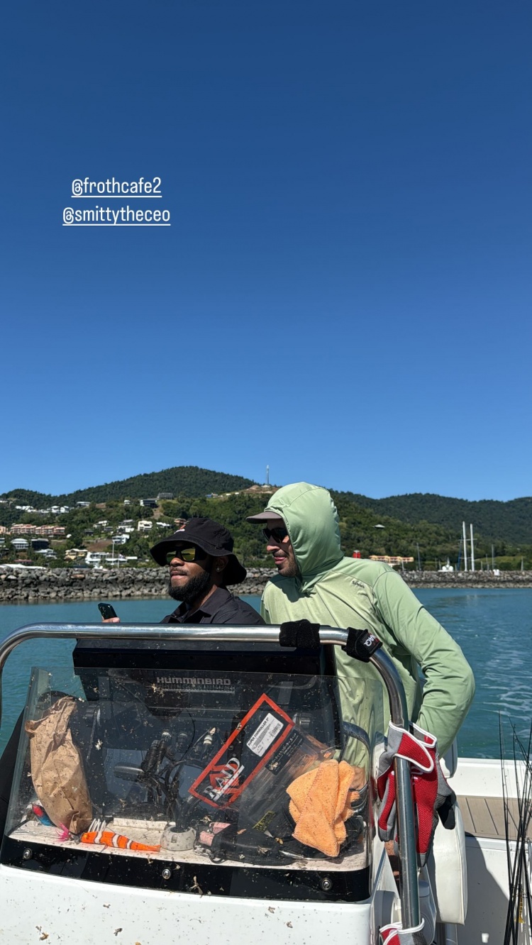 这鱼怎么样西蒙斯INS晒照出海钓鱼与友人肆意玩耍