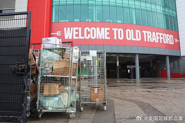 鼠鼠卷土重来!邮报:曼联主场包厢内发现老鼠粪便,卫生评级再跌