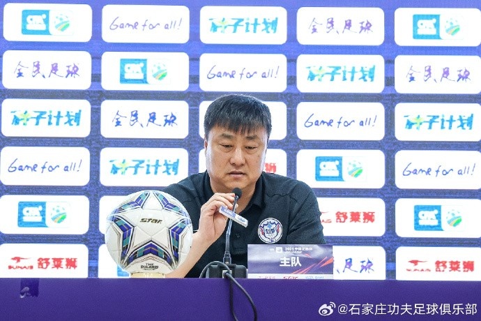 主教练张辉:罚下一人后平衡被打破尽力踢到最后要感谢球员