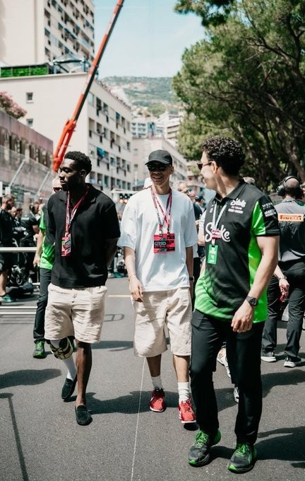 现场观战!穆西亚拉和阿方索戴维斯现身F1摩纳哥站现场