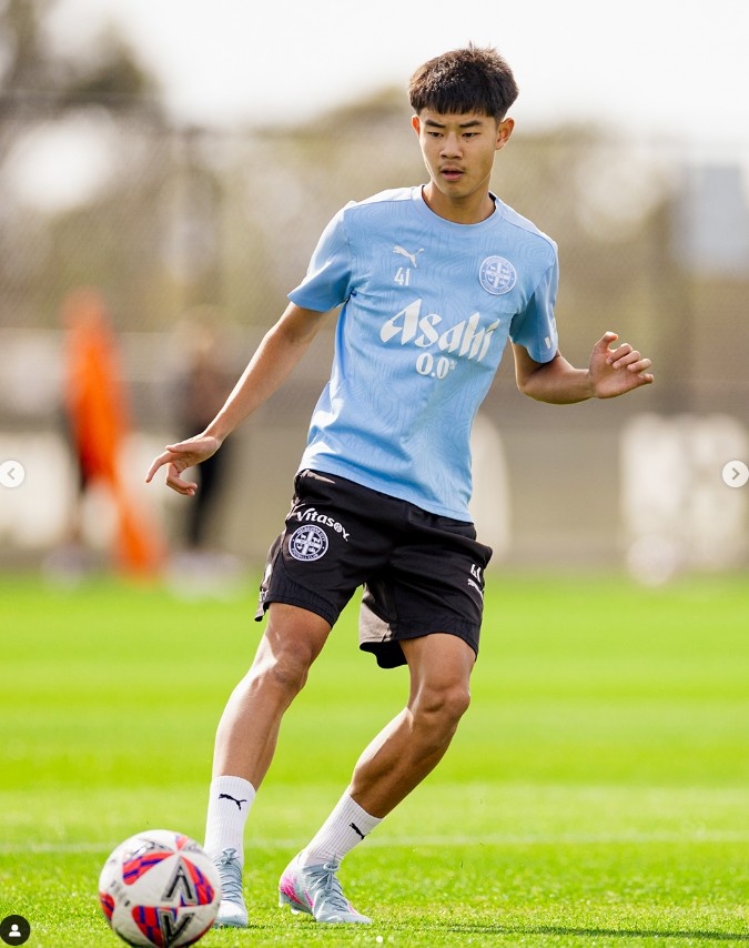17岁华裔球员黄振文入选澳大利亚U18队,他本赛季15场澳超打进1球