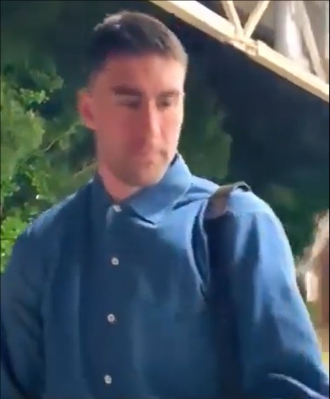 被球迷问到是否会留在尤文,弗拉霍维奇:这个问题不该问我