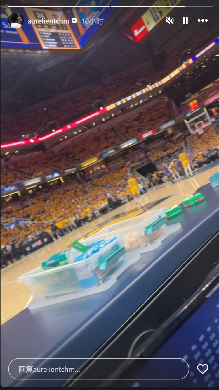 休闲时光!琼阿梅尼社媒晒现场观看NBA比赛视频