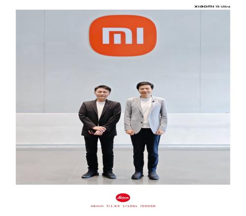 《GT赛车》游戏制作人晒出与雷军合照:小米员工是游戏的忠实粉丝真是惊喜
