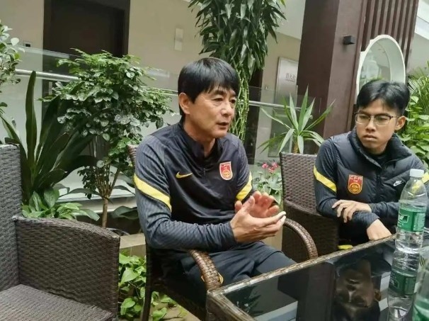 浮嶋敏:我们三名守门员都有实力,没有预料到下半场会出现红牌
