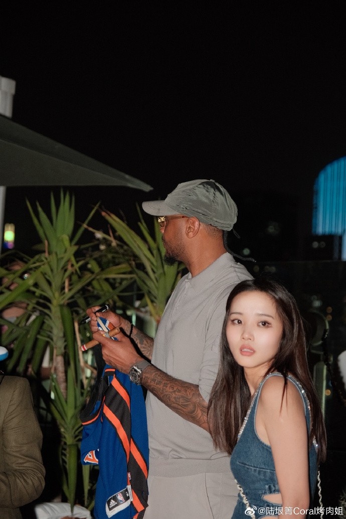 烤肉姐晒与安东尼的合照:谁给我拍这么好看的摄影师给我加鸡腿