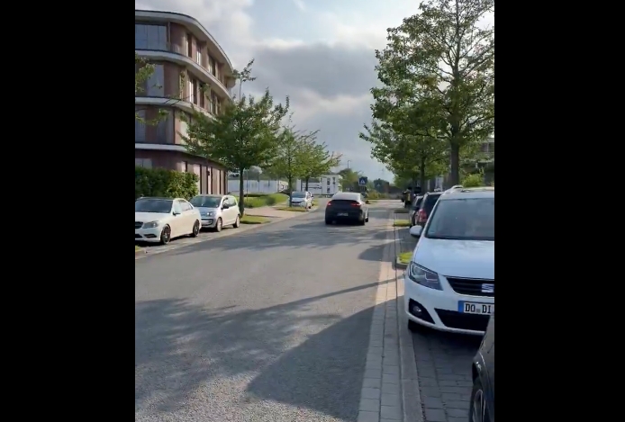 记者:吉滕斯对转会告吹感到非常沮丧,他已驾车高速驶离训练场