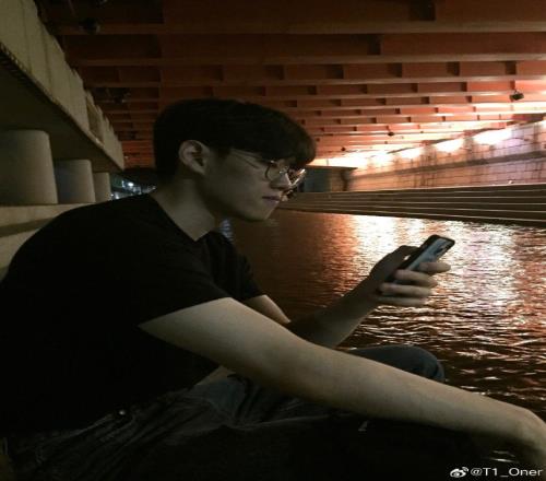 Oner晒照:看到最后一张点赞炫竣的人会收获好运喔