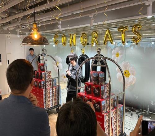 开发商庆祝《剑星》销量破300w份,给每位员工赠送一台Switch2