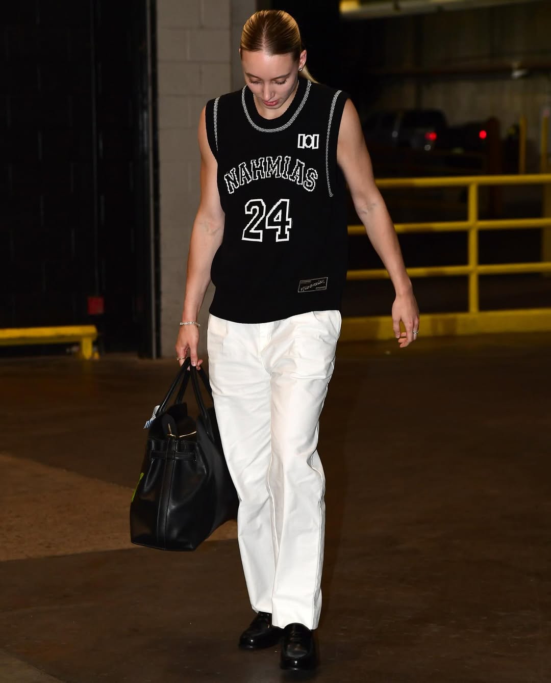 WNBA状元佩奇晒照NBA众多单身汉点赞：布克、普尔、雷霆三人