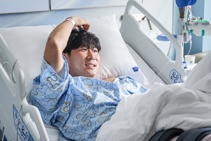 早日康复!深圳新鹏城官方:张昱杰已完成手术手术圆满成功