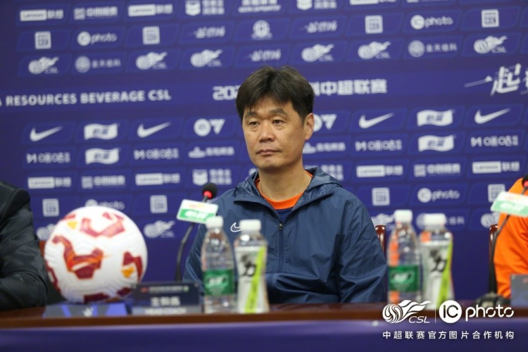李霄鹏:奥古斯托确定缺席明日比赛兰克尔泽肯定会上场