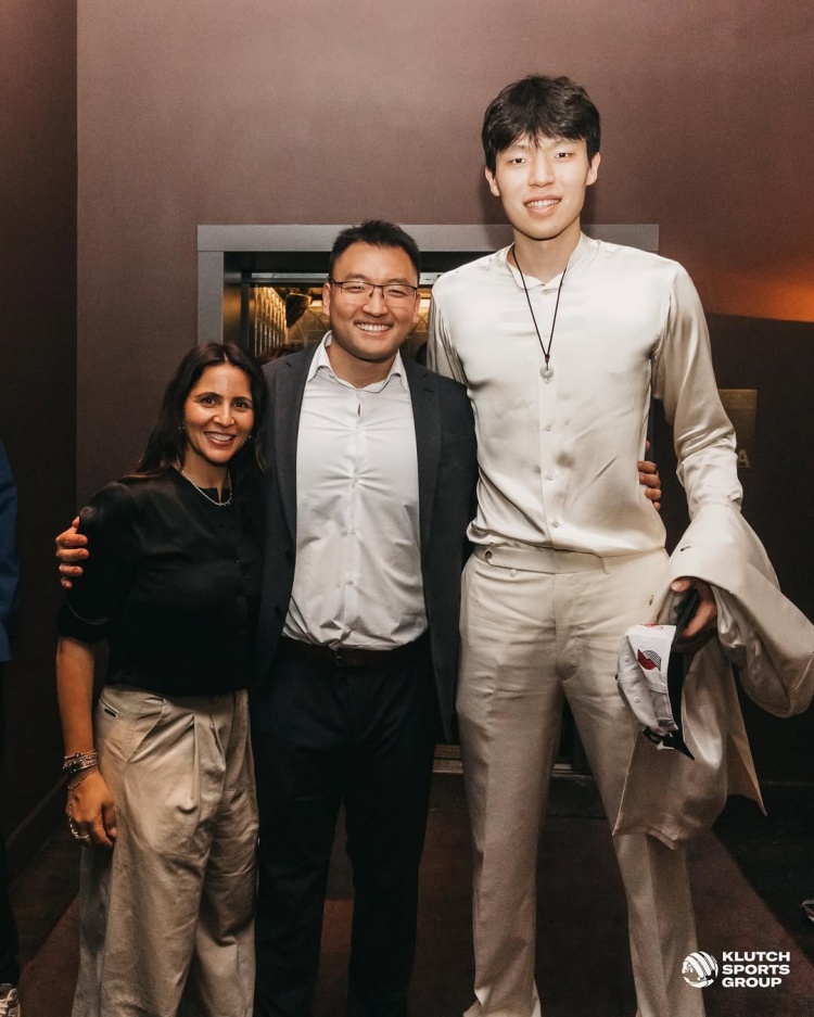白色穿搭Klutch公司举行选秀派对杨翰森帅气亮相
