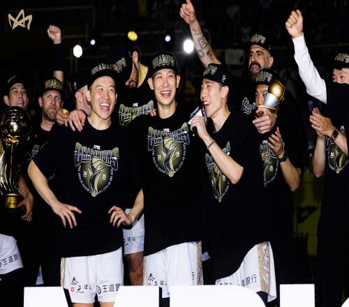 林书豪更新社媒:我们是冠军!Backtoback!一切付出都值得