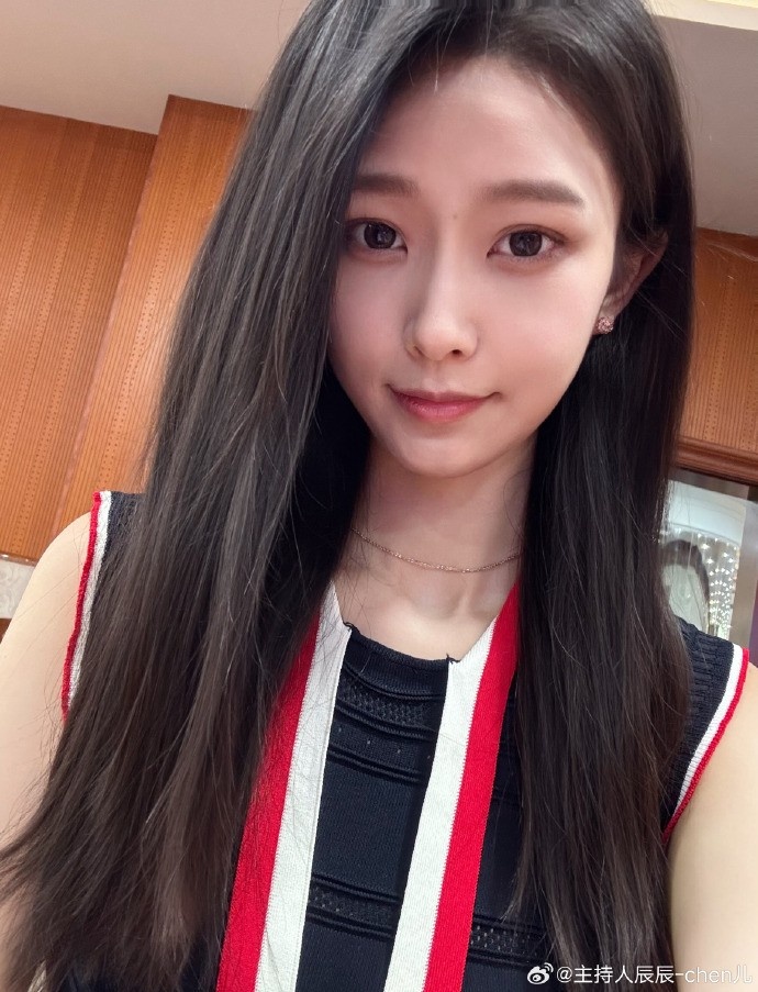 美女主持人辰辰：满屏的交易为何偏偏没有勇士我可算理解华妃了