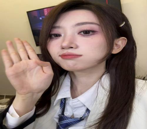 无畏契约主持唯嘉晒照：JK瓦学姐第二弹，嘿嘿，还拍了很多拍立得