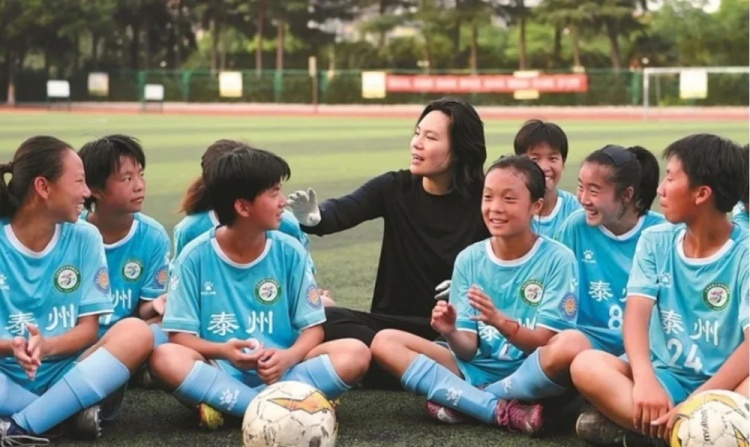“苏超”唯一女主帅!泰州队周高萍:城市联赛圆了很多人足球梦