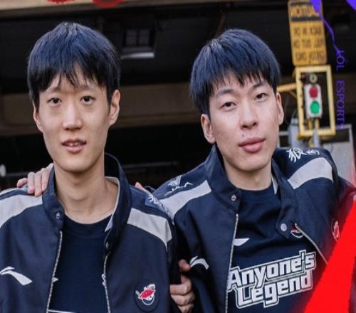Shanks与Hope互相感叹:"来首谁明浪子心""来首一场游戏一场梦"