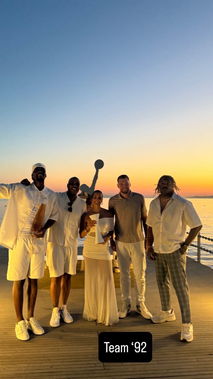 还是乔丹有面!前NBA球员大Q晒乔丹希腊活动现场照可谓众星云集