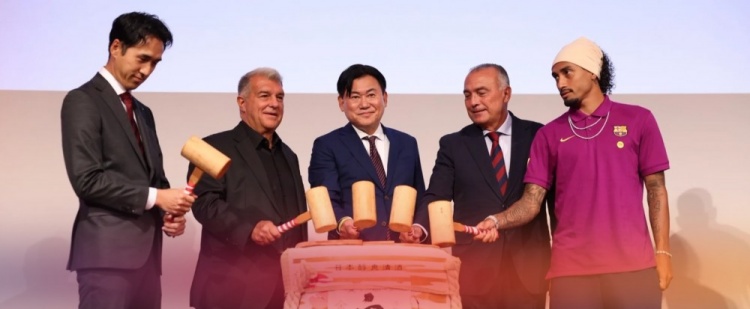 巴萨抵达神户参加欢迎晚宴,拉波尔塔、乐天创始人出席