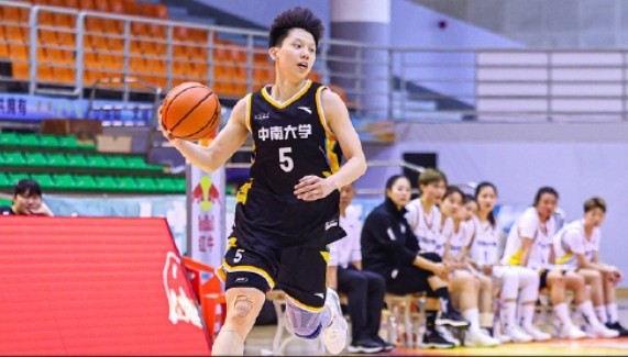 媒体人:田媛媛和四川女篮签下4年300万合同远超CBA状元50万薪资